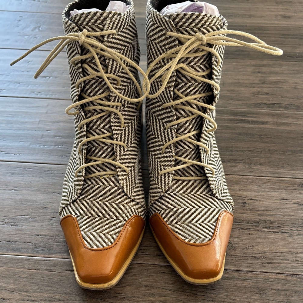 Stylish Herringbone Lace-Up Ankle Boots - Picture 3 of 7